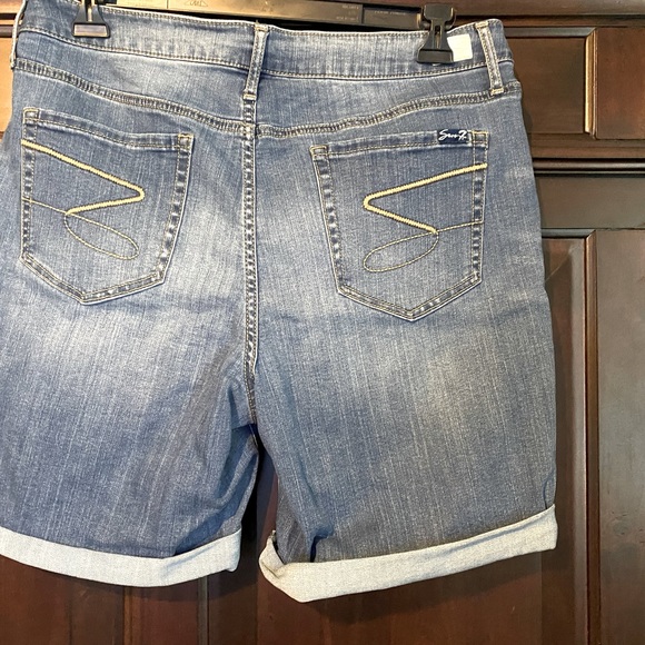 Seven 7 Burmuda length Jean Shorts Sz 16 quality cute fit - Picture 5 of 5